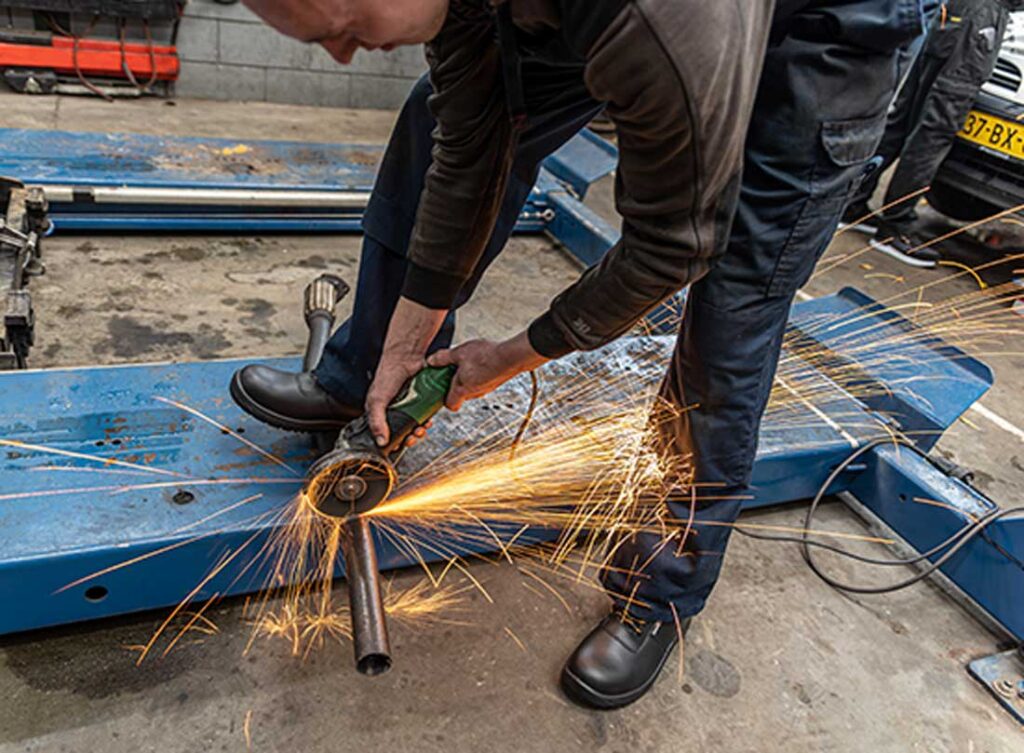 Waar haal je ESD en antistatische werkschoenen? Bij Gerba